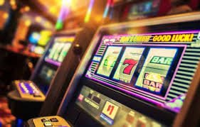 Tampilan permainan slot online dan live casino di pgking